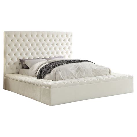 Meridian Furniture Inc Bliss Velvet Platform Storage Bed