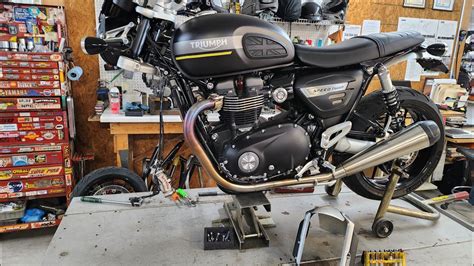 Customizing A New Triumph Speed Twin With Exhausts Off