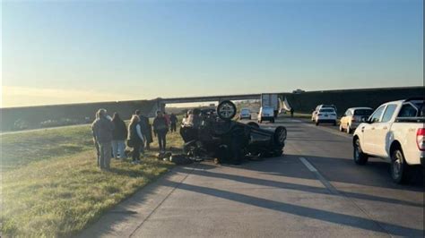 Muri Tras Volcar Con Su Auto En La Autopista C Rdoba Rosario El