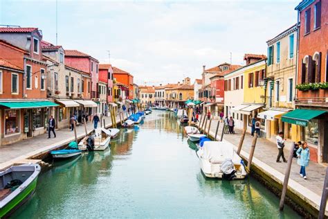 Isla De Murano Venice Italy Coloridas Casas Tradicionales En El Murano