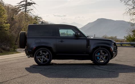 Comparison Land Rover Defender 110 V8 2022 Vs Land Rover Defender