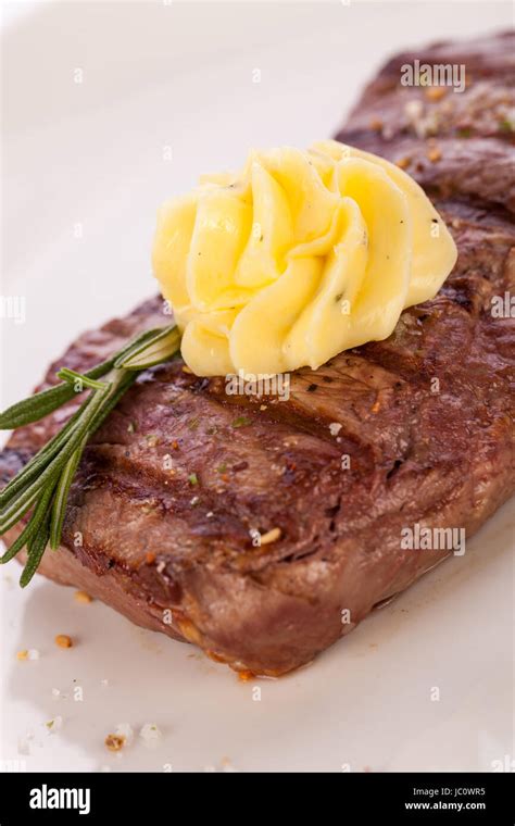 Saftig Gegrillte Rinderfilet Steak Mit Hausgemachter Kr Uterbutter Auf