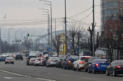 Wojna Kolejki I Limity Tankowania Na Stacjach Paliw W Kijowie