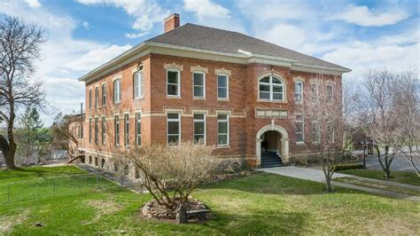 Go To The Head Of The Class In This Converted Schoolhouse Thats