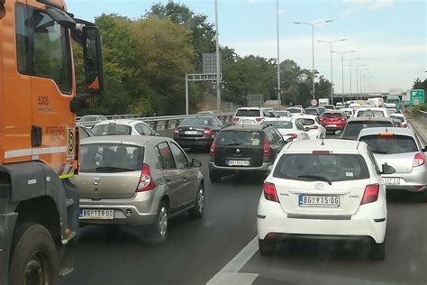 LANČANI SUDAR NA AUTO PUTU MILOŠ VELIKI 5 osoba povređeno