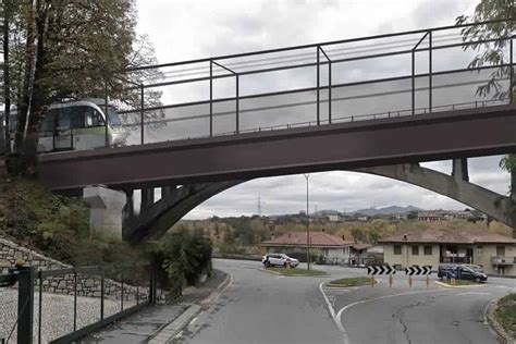 A Villa D Alm Posa Del Nuovo Ponte Rino Per La Tramvia Chiude Via