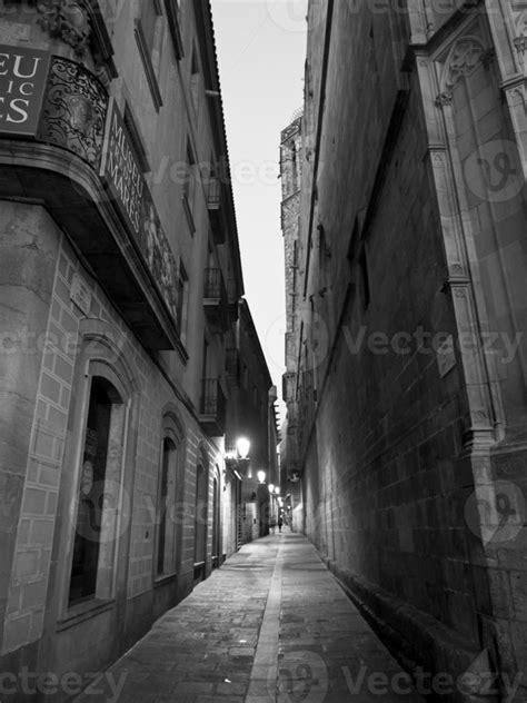 Barcelona at night 10939811 Stock Photo at Vecteezy