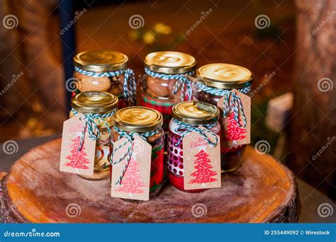 Biscoitos Caseiros De Natal Deliciosos Em Frascos Foto De Stock