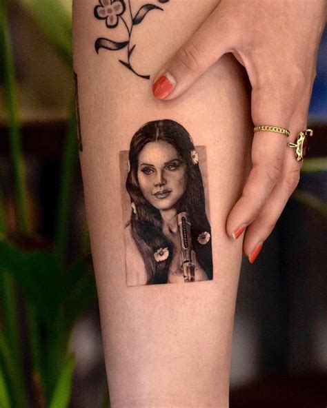 X A N D E R M U L D E R 👽 on Instagram: “Lana del Rey Done @leflux.tattoos”