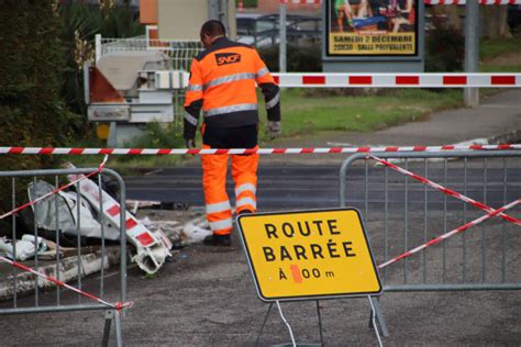 Près de Toulouse L automobiliste force le passage à niveau et se fait