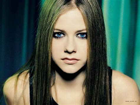 Avril Lavigne the Smokey Eye Makeup | Wallpapers Collection