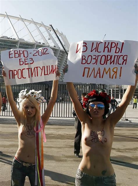 Naked From Femen Public Nudity From 550600 To 8001100 91 Photos