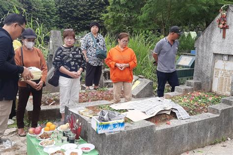 Melihat Tradisi Ceng Beng Masyarakat Tionghoa Palembang Ziarah Makam