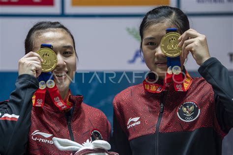 Medali Emas Bulu Tangkis Ganda Putri SEA Games ANTARA Foto