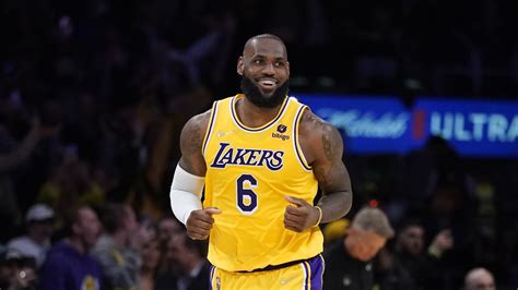 Lebron James Agrees To 2 Year 97 1 Million Extension With Los Angeles