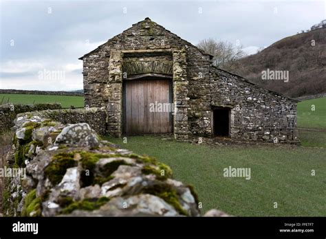 Traditional Yorkshire Dales Field Barn Feizor Near Settle North