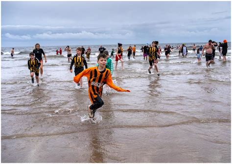 78 Boxing Day Swim Illustrative.jpeg | Berwick & District Camera Club