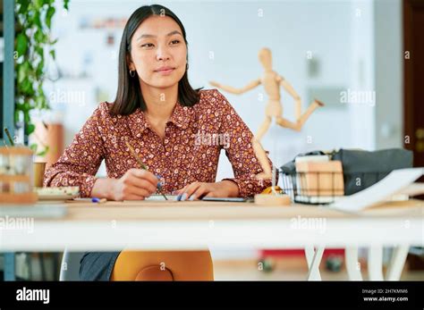 Female Cartoonist Hi Res Stock Photography And Images Alamy