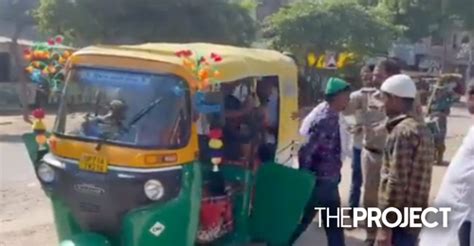 Indian Police Surprised After Pulling Over Tuktuk With 27 People Inside Network Ten