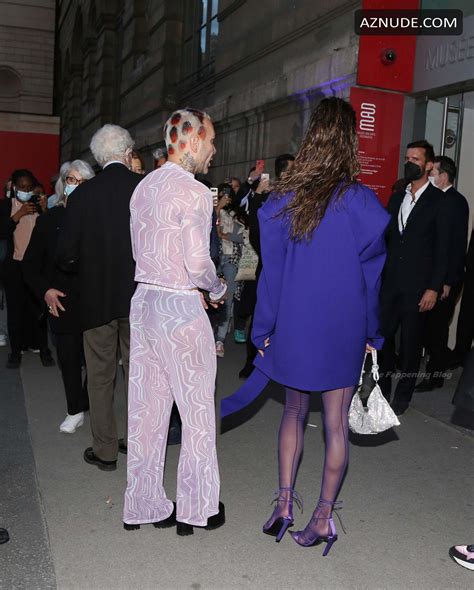 Alessandra Ambrosio Sexy Shows Off Her Tits As She Attends The Thierry