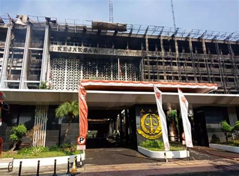 Usut Kasus Kebakaran Gedung Kejagung Bareskrim Polri Periksa Saksi