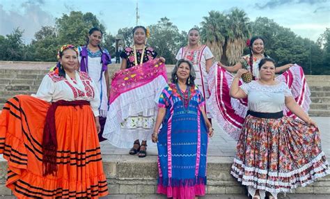 Arman desfile de trajes típicos de Oaxaca en Azcapotzalco El Universal