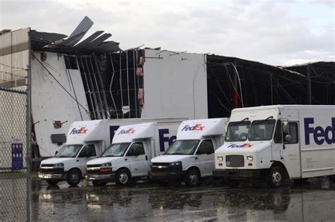 Tornados Granizo Y Vientos Fuertes Azotan El Centro Norte De Eeuu