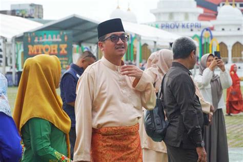 Sekda Natuna Saksikan Semarak Bazar Dan Kuliner Di Pembukaan Mtqh Ke X