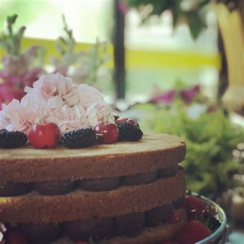 Aula prática de bolos Naked Cake sem açúcar e sem lactose e bolo sem