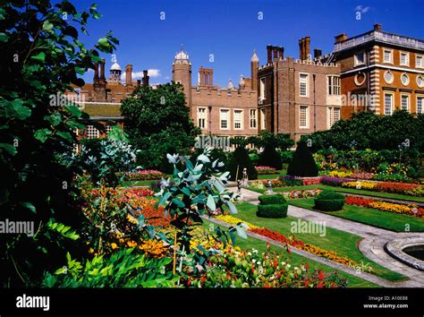 The Pond Garden Hampton Court Palace London Stock Photo Alamy