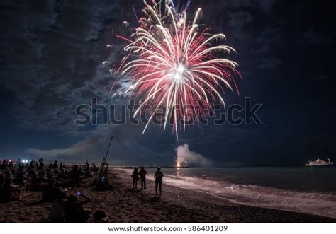 Dubai Fireworks Royalty-Free Images, Stock Photos & Pictures | Shutterstock