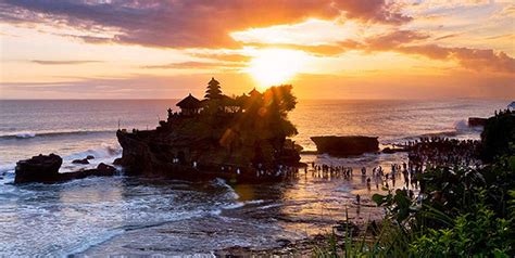 Tanah Lot Temple | Magnificent Bali Sea Temple On The Rock