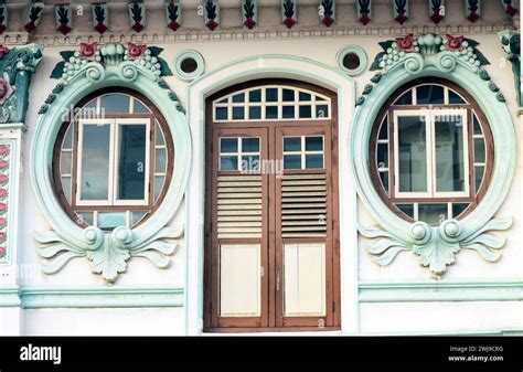 Colorful old buildings in Singapore Stock Photo - Alamy