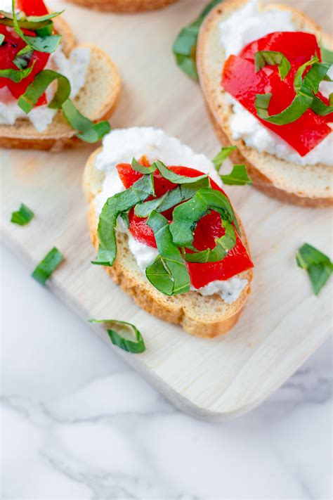 WHIPPED RICOTTA CROSTINI WITH GARLIC AND HERBS - bits and bites