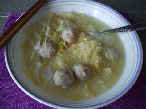 Mum's Yummy Recipe: Bee Hoon Meatball Soup