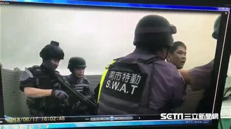 奪槍逃亡10小時 攻堅畫面曝光