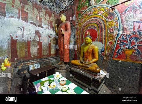 Dambulla Temple Of Rangiri Dambulu Viharaya Stock Photo Alamy