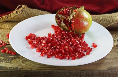 How To Easily Remove Pomegranate Seeds With This Trick Micaelas Kitchen