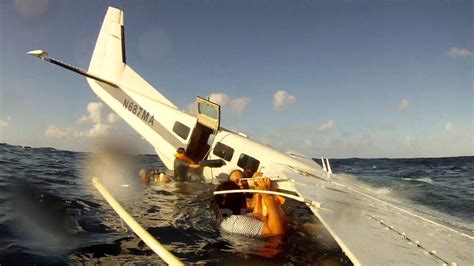 Cessna Engine Failure and Ditching in Ocean, Filmed From Inside (HD ...