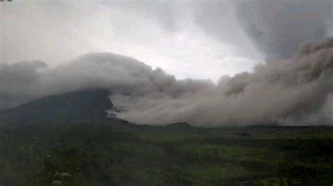 Waspada Letusan Asap Erupsi Gunung Semeru Membubung Setinggi