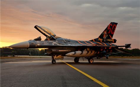 F-16 Fighter Falcon With Sunset Wallpapers - 1680x1050 - 389654