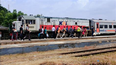 Hunting Kereta Api Banyak Kereta Ngebut Di Perlintasan Stasiun Lemah