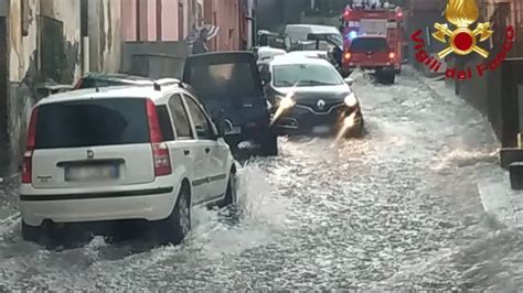 Maltempo A Catania Le Strade Come Torrenti In Piena Ad Acireale