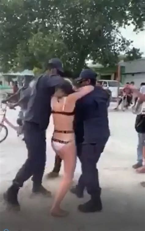 Brit Tourist Dragged From Maldives Beach For Wearing Bikini Feared Abduction Attempt The Mirror