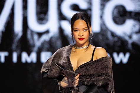 Inde Rihanna Re Oit Millions De Dollars Pour Chanter Un Mariage