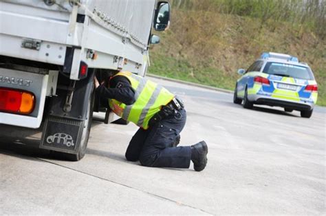 Kontrolle Des G Terverkehrs Auf A Jeder Dritte Lkw Ein Noz