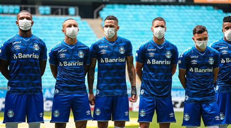 Gremio Players Wear Masks in Protest of Being Forced to Play Amid ...