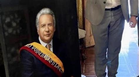 Len N Moreno Entrega Su Retrato Para Galer A Presidencial De Carondelet