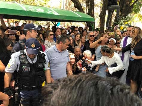 Ex governador Joaquim Roriz é enterrado em Brasília Distrito Federal G1