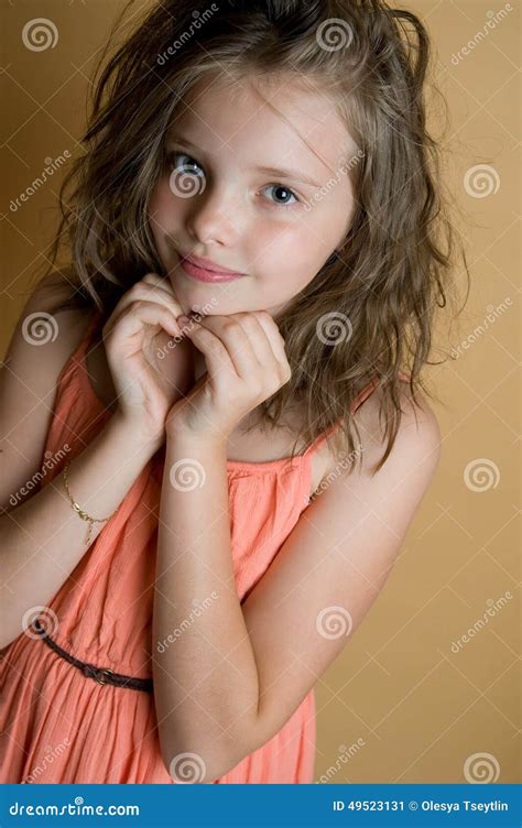 Retrato De Uma Menina Da Criança De 8 Anos Imagem de Stock Imagem de